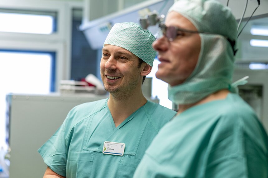 Dr. med. Martin J. Gehrold und Dr. med. Daniel Hupe, Eichsfeld Klinikum in einer Besprechung